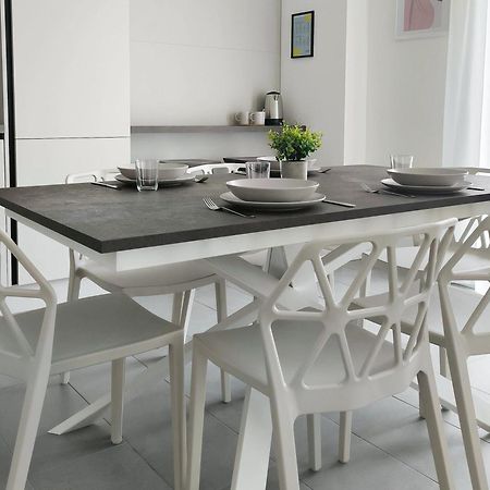 شقة Joivy Charming Flats In The Heart Of Porta Nuova ميلان المظهر الخارجي الصورة